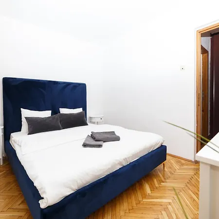 Calea Victoriei View *