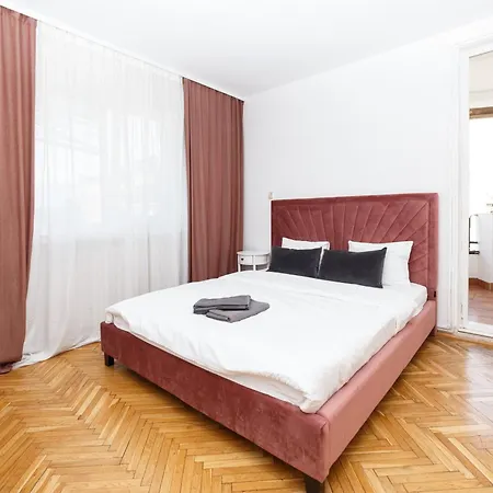 Calea Victoriei View *